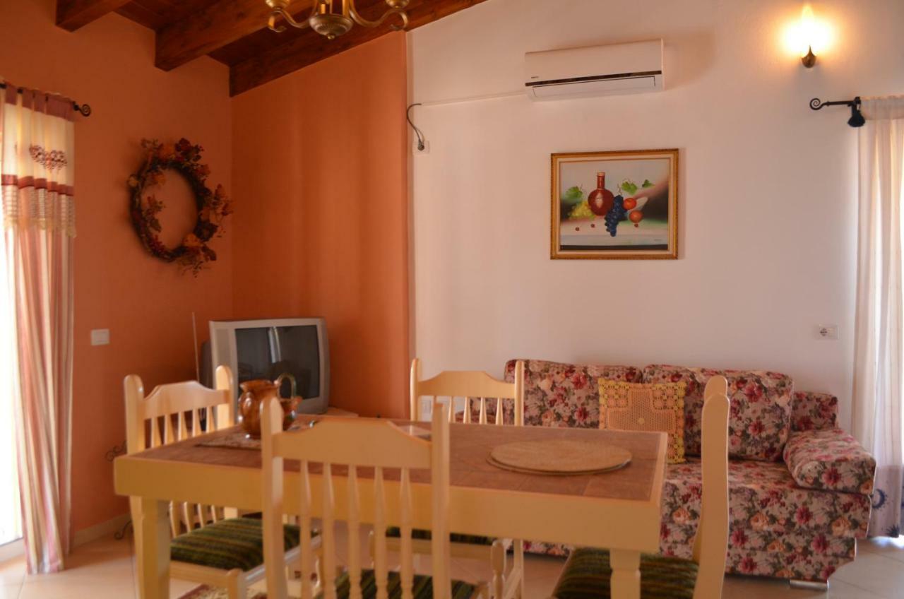 Jelena'S Luxury Apartments Sarandë エクステリア 写真